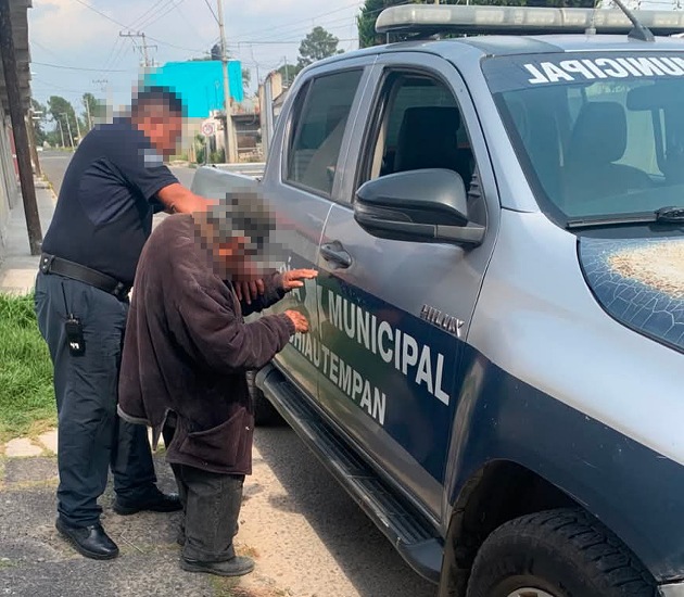 Policía de Chiautempan brinda atención y resguardo a adulto mayor desorientado