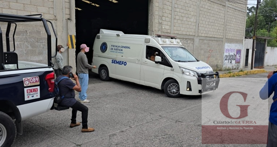 Muere hombre tras caer de considerable  altura en una bodega textil, en Chiautempan