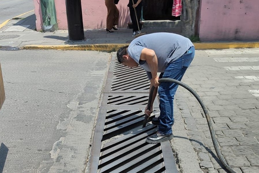Ayuntamiento de Tlaxcala refuerza acciones preventivas ante temporada de lluvias con camión Vactor
