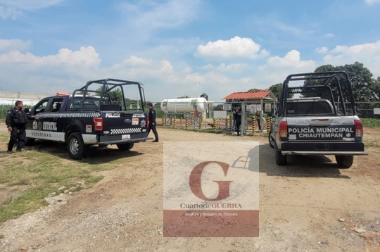 Banda de cuatro hombres y una mujer asalta gasera y miscelánea el mismo día en Chiautempan