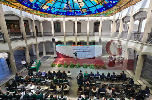 Realizan el Concurso Estatal de Oratoria de Secundarias Generales en el Patio Vitral del Congreso