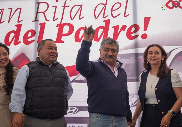 Miles de familias celebran el Día del Padre en Apizaco; Gobierno Municipal entrega automóvil, motocicletas, bicicletas y pantallas