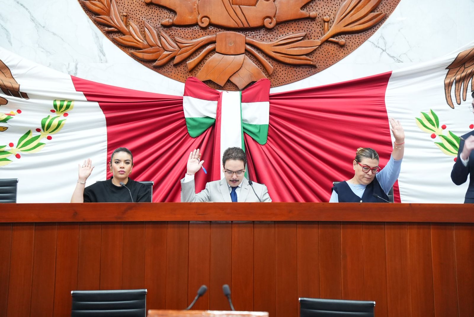 Declara Comisión Permanente concluido expediente de juicio político y extingue Comisión Especial de diputados
