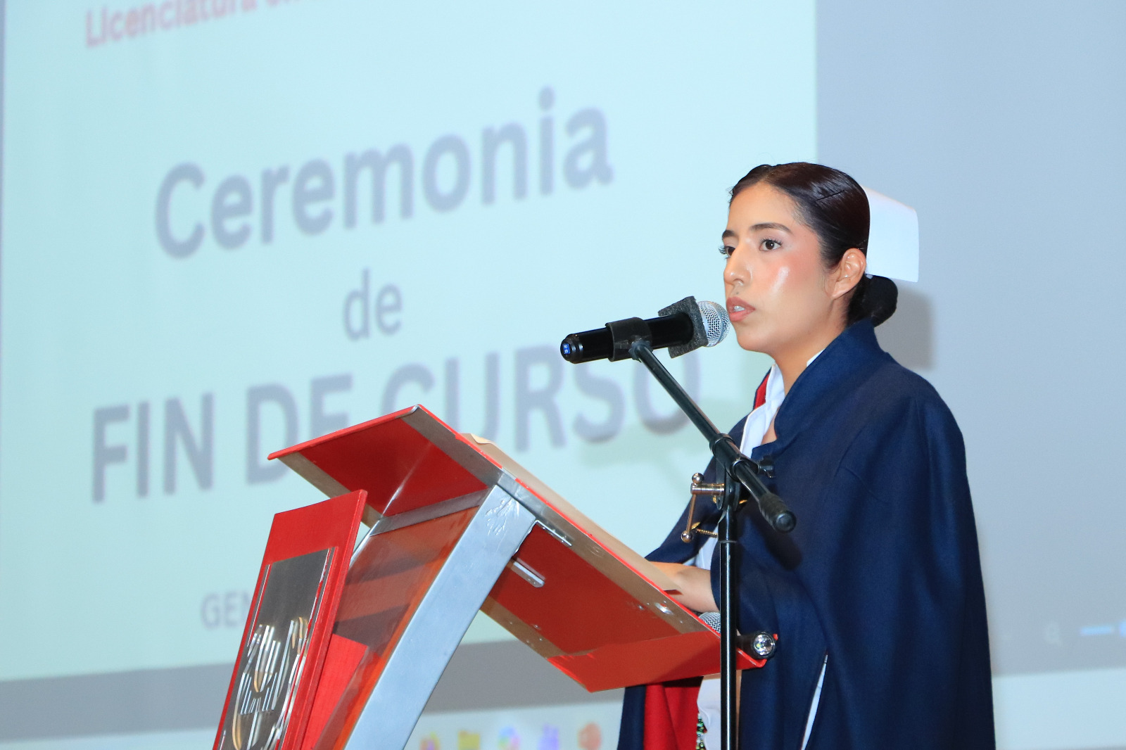 Con paso de la luz y juramento, egresan 83 estudiantes de Enfermería y Obstetricia UATx