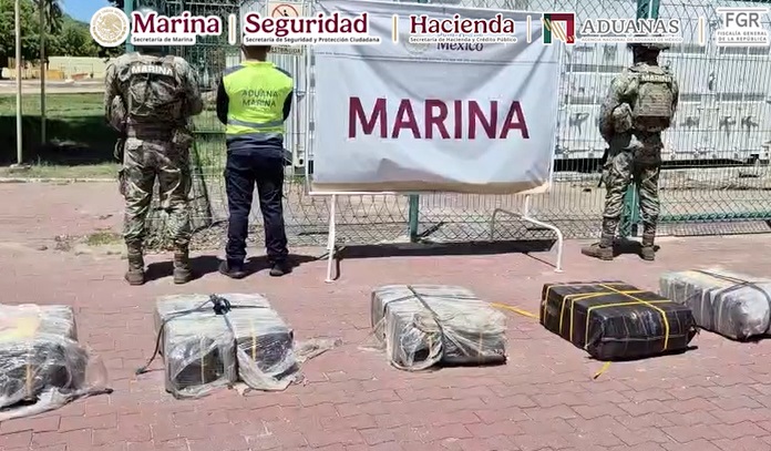 En el recinto portuario de Manzanillo, Colima, marina asegura presunta carga ilícita