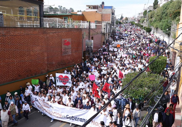 Lorena Cuéllar encabeza caminata por la soberanía nacional
