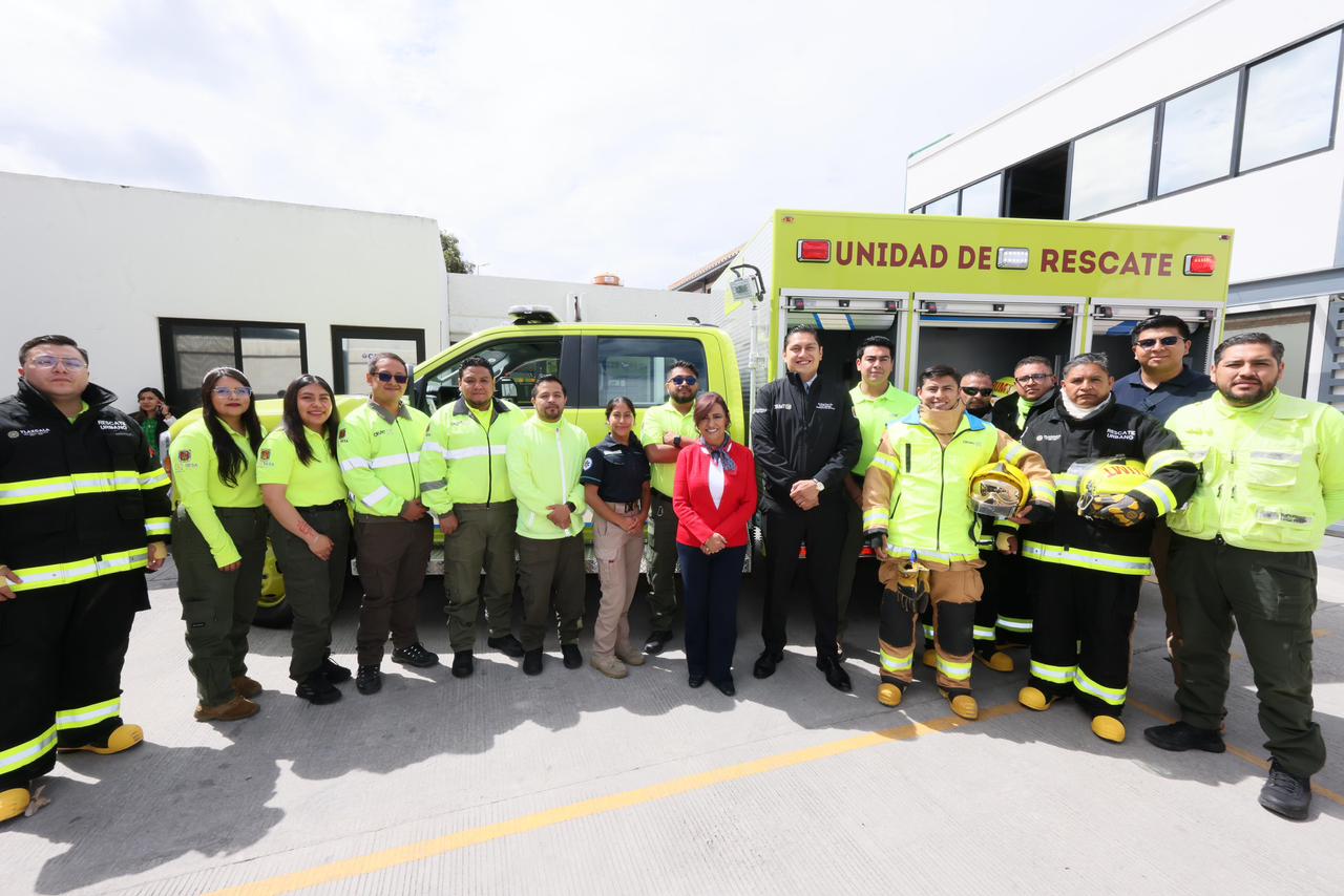 Reconoce gobernadora a paramédicos y fortalece al CRUMT con unidad de rescate y uniformes
