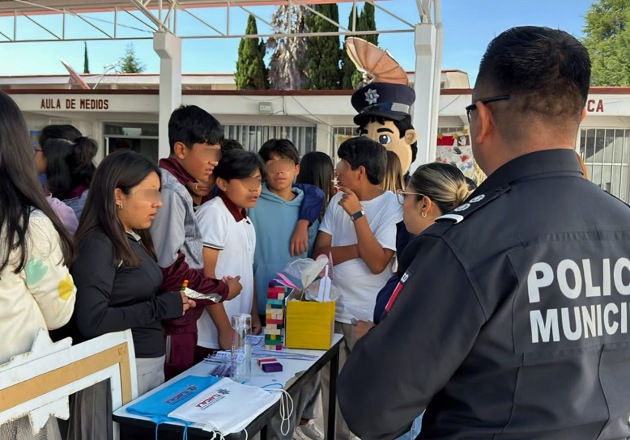 Lleva SMDIF de Tlaxcala carrusel de servicios a estudiantes en La Joya para fortalecer entornos seguros y libres de violencia