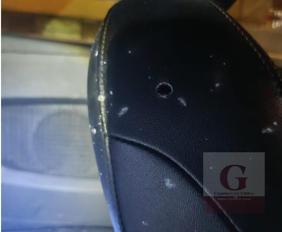 Rafaguean un Mustang en Huactzinco; los dueños se salvan por minutos tras bajarse del auto
