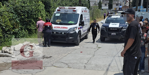 Familia con un niño de 4 años sobrevive a brutal volcadura tras ser embestida por camión en Ixtacuixtla
