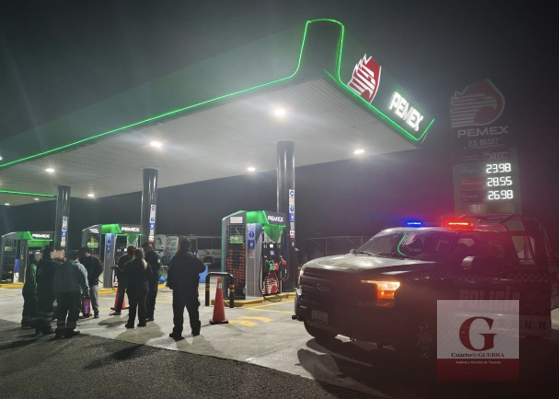 Par de sujetos encañona a despachadora y roba 15 mil pesos en gasolinería de Chiautempan