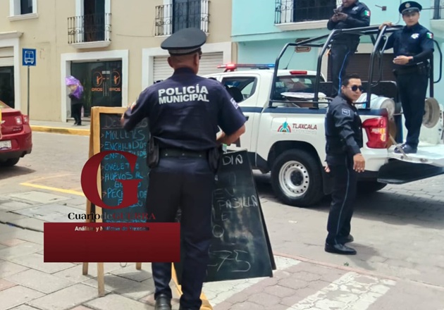 Implementan operativo para retirar 'aparta lugares' en el centro de Tlaxcala