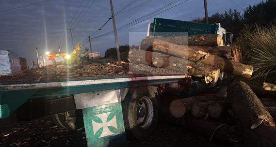 Fuerte choque por alcance entre autobús AU y camión trocero en la México-Veracruz