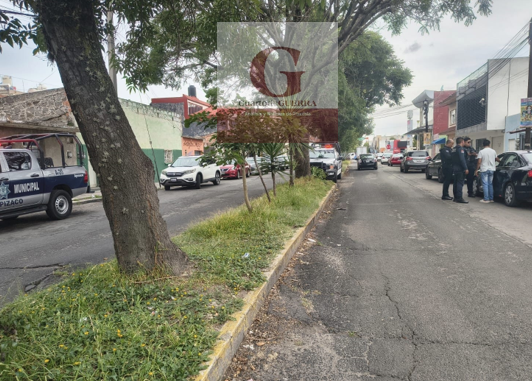Ladrones en moto asaltan a un hombre frente a su familia en Apizaco; le roban 30 mil pesos